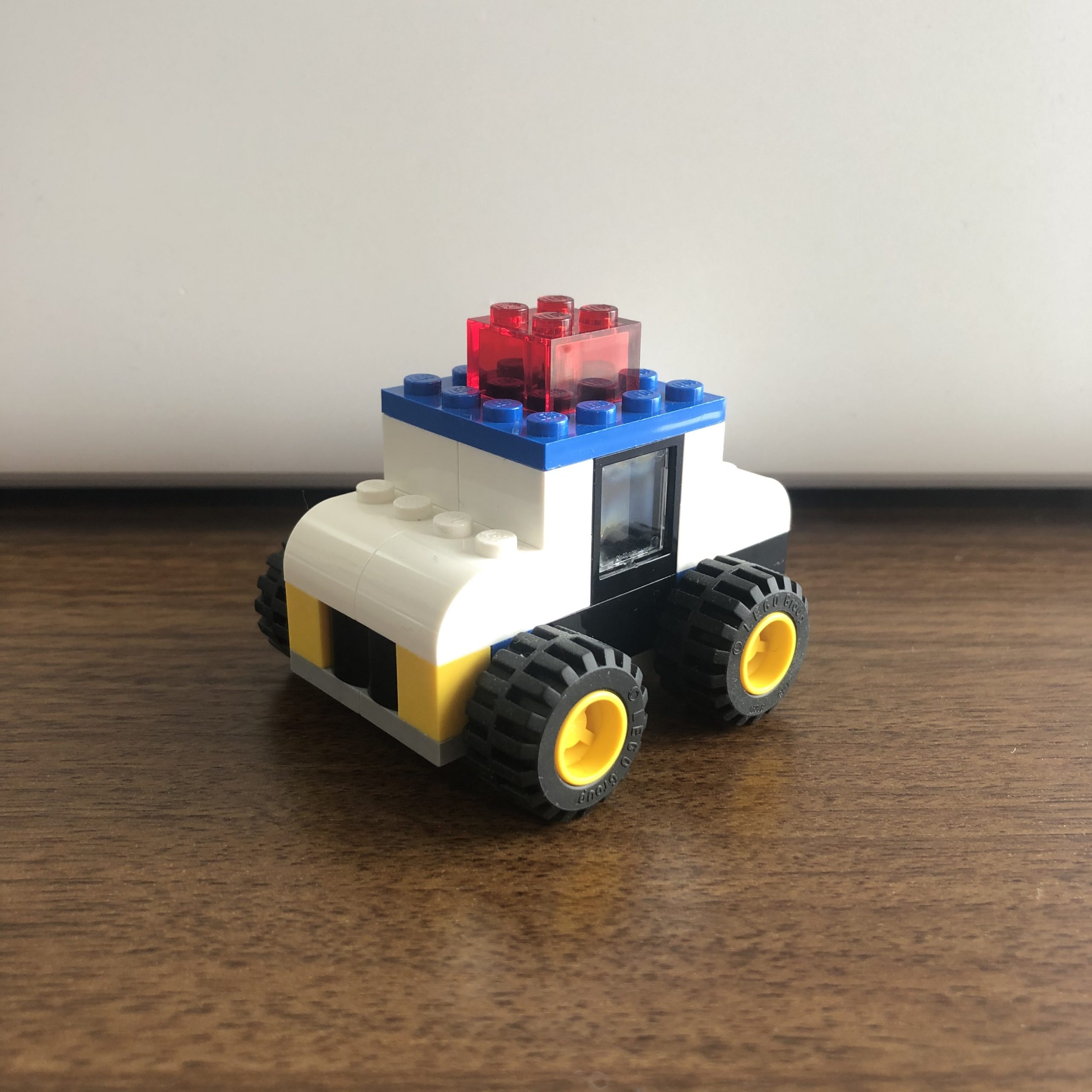 レゴクラシック10698で作ったパトカーの完成作品